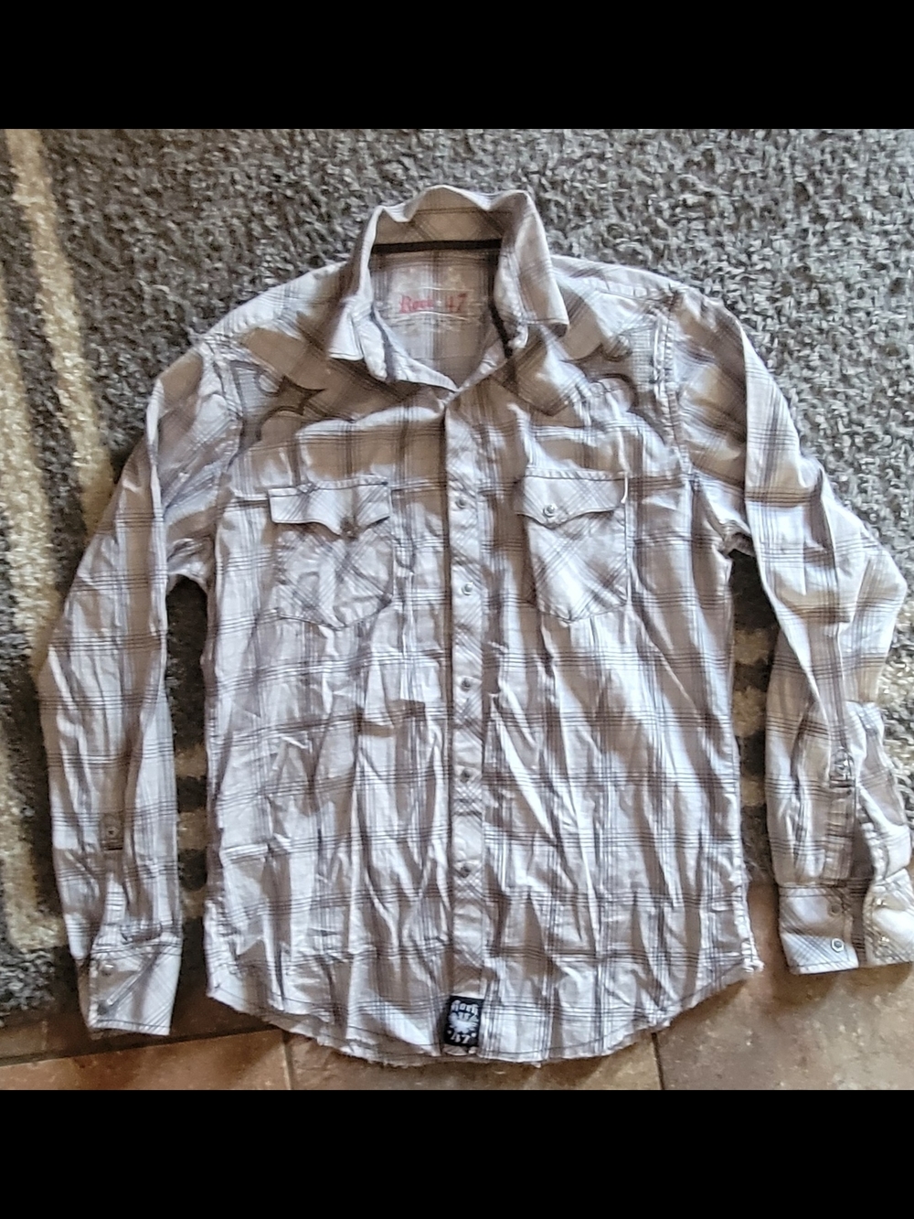 Wrangler Rock 47 Men’s Off White And Gray  Plaid Long-Sleeve Shirt Med
